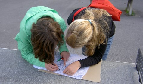 Mädchen mit Plan, © Stadt Bad Salzuflen