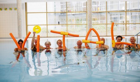Mit den Aqua-Kursen des Vitalzentrums halten Sie sich fit und können sich vollständig auspowern. Besonderes Highlight ist dabei das Schwimmen in der Thermalsole., © Staatsbad Salzuflen GmbH / S. Strothbäumer