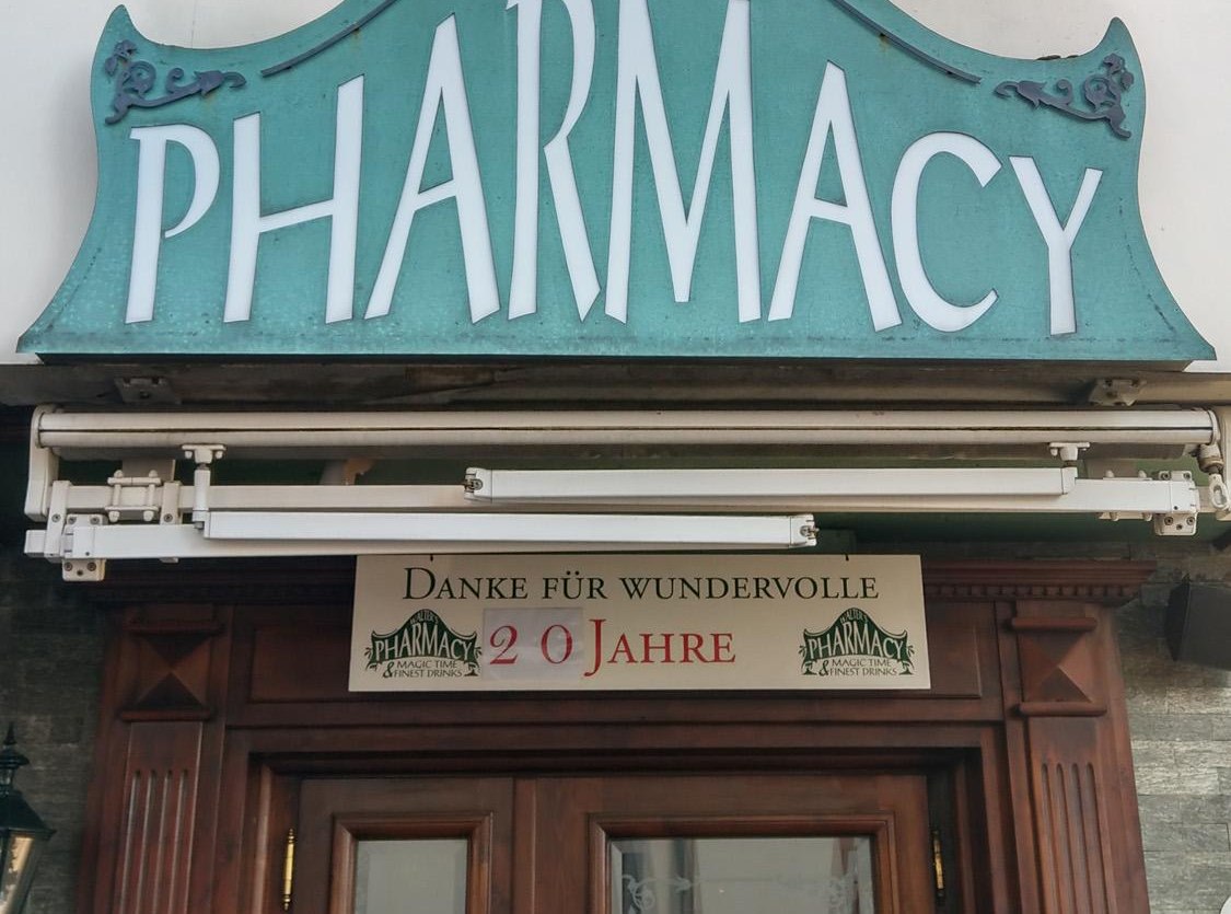 Walter´s Pharmacy hoch