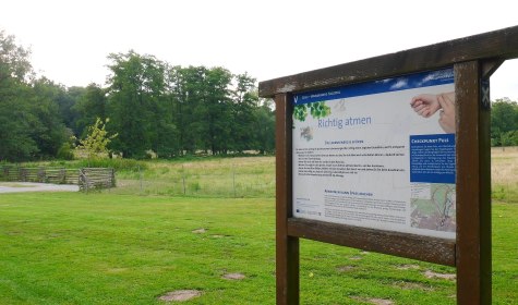 Informationen zum Abnehmen, Entspannen, Atmen, Bewegen erfahren Wandernde in der VitalWanderWelt Salzetal, © Stadt Bad Salzuflen/K. Paar