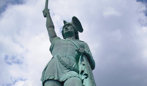 Hermannsdenkmal, Statue, Himmel, Schwert, grau, Detmold, © Staatsbad Salzuflen GmbH / S. Nottmeier
