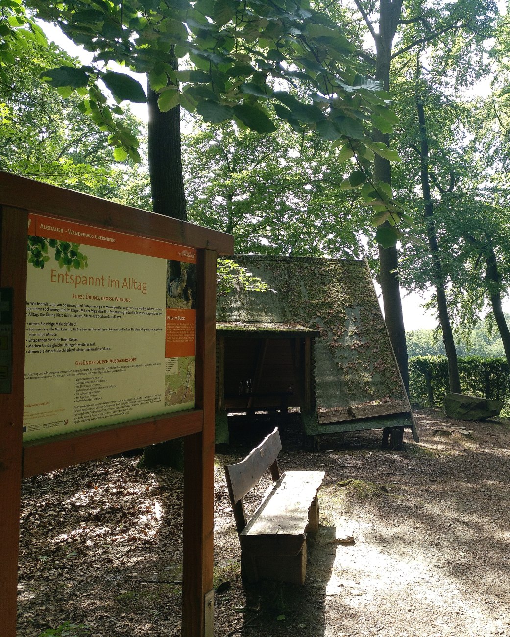 Infotafeln am Rastplatz VitalWanderWelt Obernberg informieren über Entspannen, Atmen, Bewegen ..., © Stadt Bad Salzuflen/K. Paar