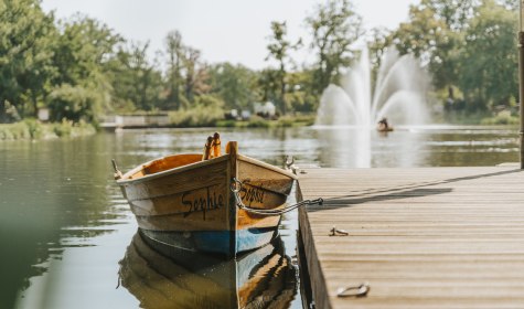 Ruderboot und Wasserfontäne am Kurparksee Bad Salzuflen , © Stadt Bad Salzuflen/M. Adamski