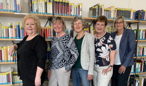 Von links nach rechts: Eike Ahlwes (Vorsitzende des F&ouml;rdervereins), Bettina Abendroth (Schriftf&uuml;hrerin), Marlies Gehle (Vorstand), Regine Link (Kassenwartin), Christine Fanenbruck (stellv. Vorsitzende), &copy; Stadt Bad Salzuflen
