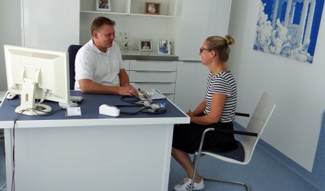 Ein Badearzt plant Ihre individuellen Anwendungen und berät Sie während der Kur in allen medizinischen Fragen., © Staatsbad Salzuflen GmbH / M. Kloos