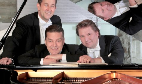 Die Opernsolisten der Extraklasse Thomas Heyer, Michael Kurz und Stefan Lex verzaubern mit ihrer Hommage an herausragende musikalische Meisterwerke das Bad Salzufler Publikum am 15. November 2026 im Galasaal des Kurhauses. , © Stefan Lex Die Opernsolisten der Extraklasse Thomas Heyer, Michael Kurz und Stefan Lex verzaubern mit ihrer Hommage an herausragende musikalische Meisterwerke das Bad Salzufler Publikum am 15. November 2026 im Galasaal des Kurhauses. , © Stefan Lex