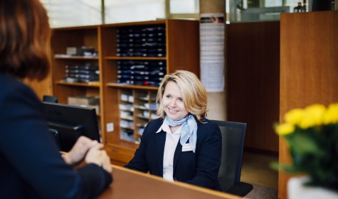 Bei sämtlichen Fragen und Anliegen helfen wir mit großem Engagement gerne weiter., © Staatsbad Salzuflen GmbH / S. Strothbaeumer Bei sämtlichen Fragen und Anliegen helfen wir mit großem Engagement gerne weiter., © Staatsbad Salzuflen GmbH / S. Strothbaeumer