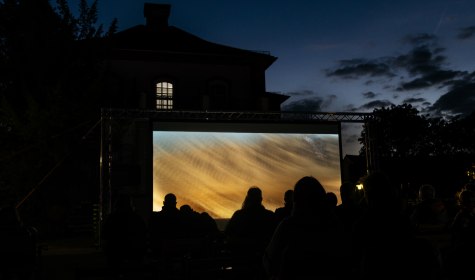 Kino-Open-Air-Veranstaltung mit Kopfhörer