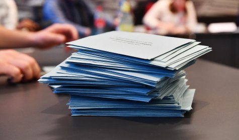 Das Bild zeigt einen Stapel Wahlbriefe., © Markus - stock.adobe.com