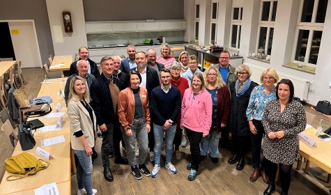 Ein Gruppenfoto von der ersten Mitgliederversammlung der &quot;Lokalen Aktionsgruppe&quot;, © Stefanie Rüsing