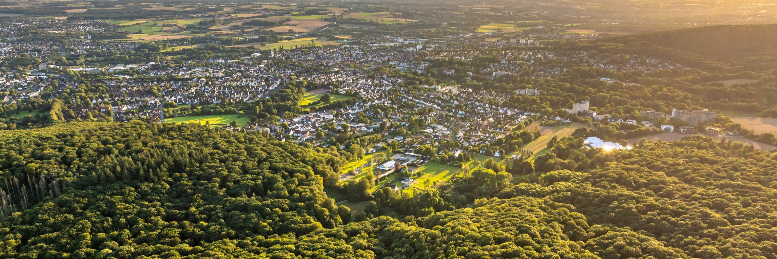 Drohnenaufnahme Ortseingang Richtung Wüsten/Waldemeine, © Stadt Bad Salzuflen / Teutoburger Wald / D. Ketz Drohnenaufnahme Ortseingang Richtung Wüsten/Waldemeine, © Stadt Bad Salzuflen / Teutoburger Wald / D. Ketz