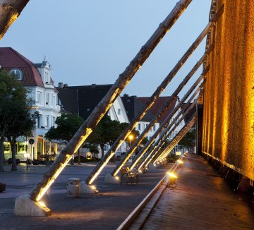 Beleuchtetes Gradierwerk, Abend, Innenstadt, © Staatsbad Salzuflen GmbH / A. Hub