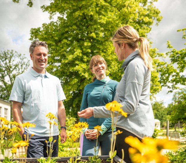 Menschen_im_Kr&auml;utergarten, &copy; Stadt Bad Salzuflen/D. Ketz