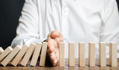 Domino Stop, &copy; stock.adobe.com | Andrii Yalanskyi