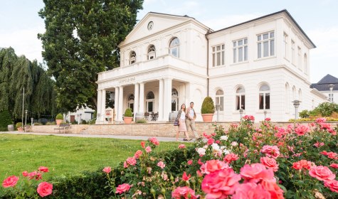 Rosengarten, Leopold Bad, Rosen, Paar, Spaziergang, © Teutoburger Wald Tourismus / Dominik Ketz