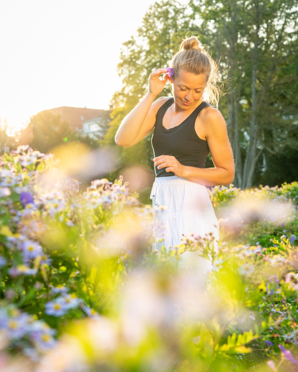 Staatsbad Salzuflen_Kurpark_Frau auf Blumenwiese, © Teutoburger Wald Tourismus/ D. Ketz Staatsbad Salzuflen_Kurpark_Frau auf Blumenwiese, © Teutoburger Wald Tourismus/ D. Ketz