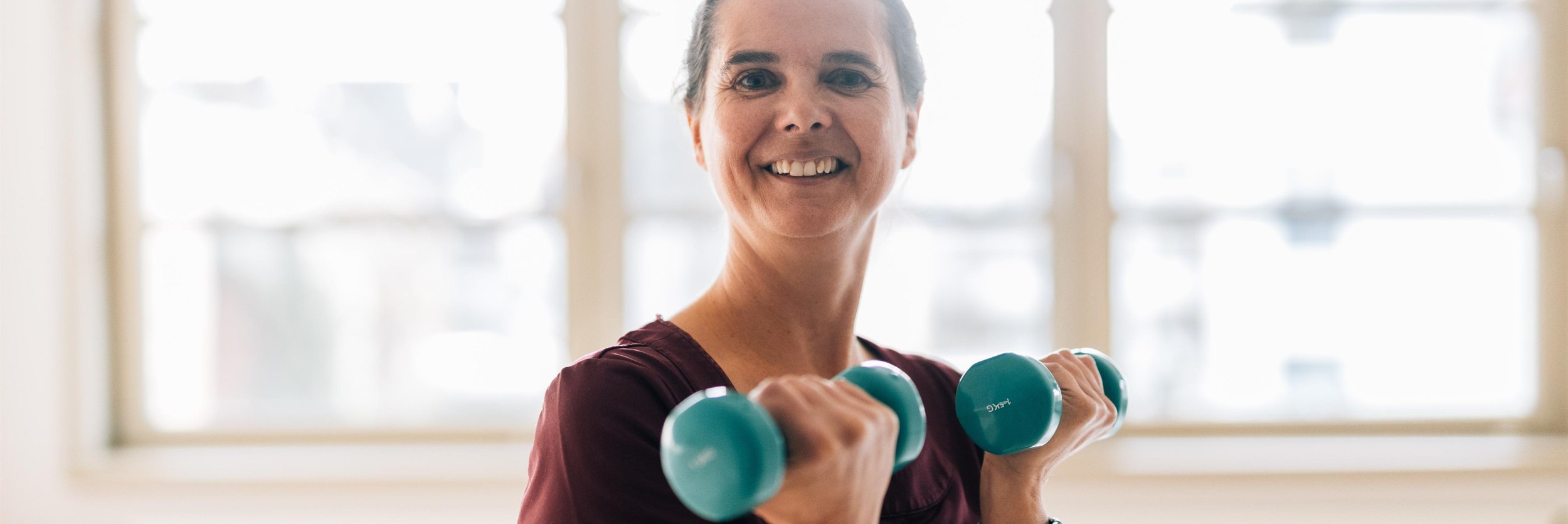 Aktiv im Winter_Frau mit Hanteln, © Stadt Bad Salzuflen / S. Strothbäumer Aktiv im Winter_Frau mit Hanteln, © Stadt Bad Salzuflen / S. Strothbäumer