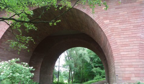 fotogen zeigt sich die Autobahnbrücke am Wanderweg 6, © Stadt Bad Salzuflen/K. Paar