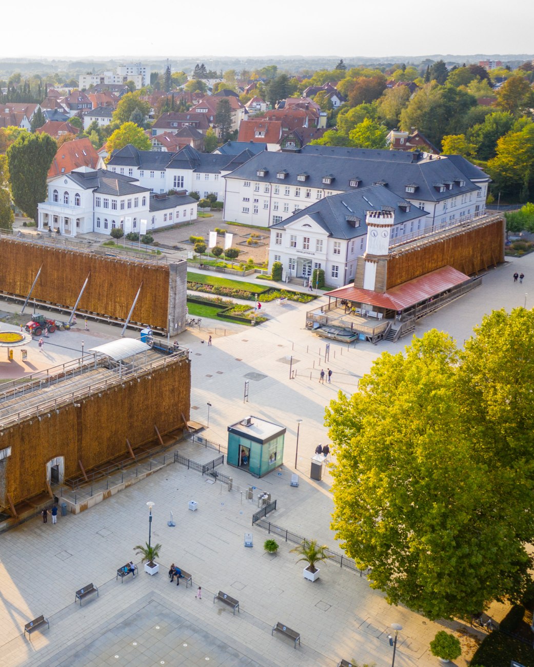 in Bad Salzuflen finden Sie drei imposante Gradierwerke direkt an der Altstadt gelegen, © Teutoburger Wald Tourismus/Dominik Ketz