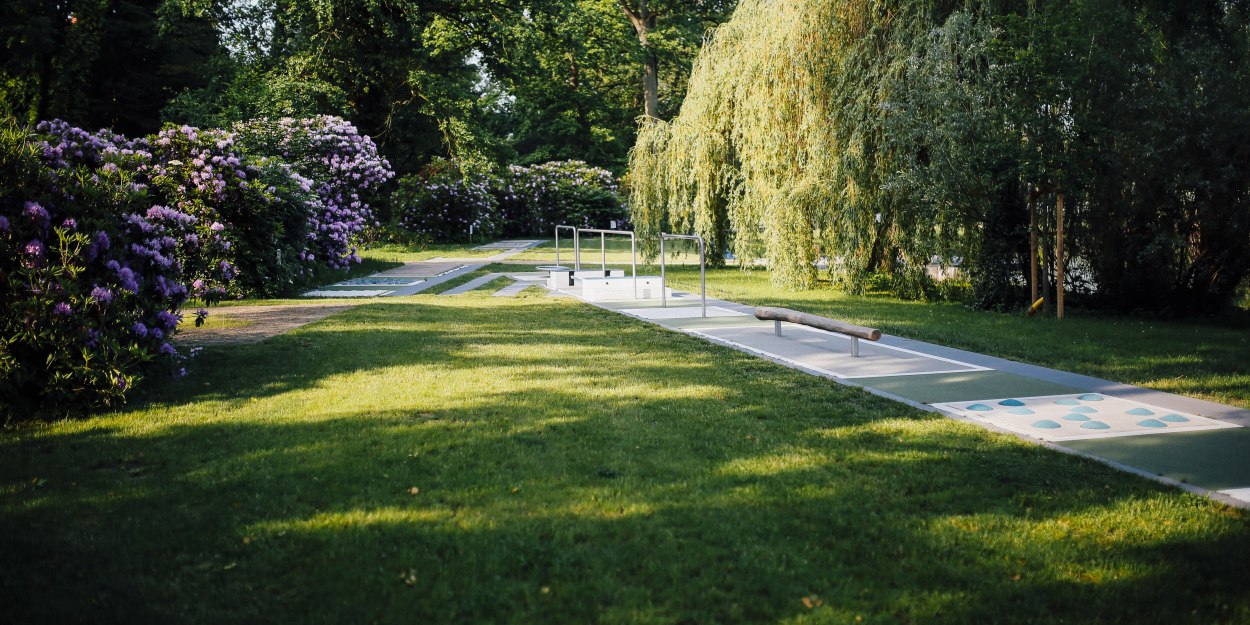 Barfußpfad der Kneipp Insel im Kurpark., © Staatsbad Salzuflen GmbH / S. Strothbäumer