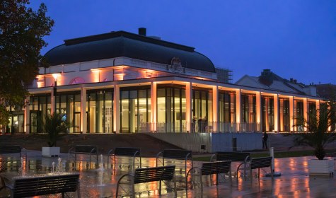 Das neue Kurhaus mit stimmungsvoller Beleuchtung am Abend, © Stadt Bad Salzuflen / M.Koczy