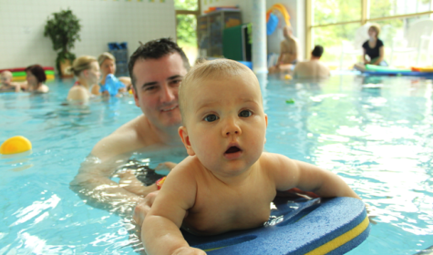 Das Vitalzentrum bietet Schwimmkurse mit Baby an. Dieses Angebot eignet sich vor allem, um die Fitness nach der Schwangerschaft wieder aufzubauen., © Staatsbad Salzuflen GmbH / SBS