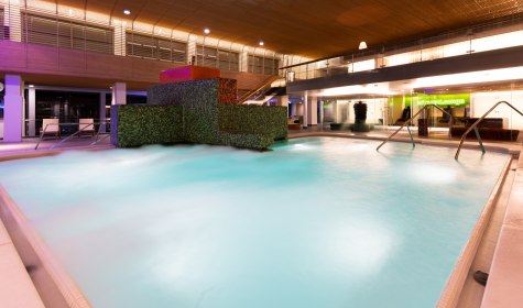 Entspannen Sie im Sprudelbecken der VitaSol Therme in Bad Salzuflen., © VitaSol Therme GmbH