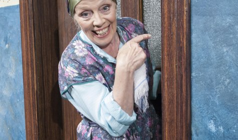 Tratsch im Treppenhaus, © Ohnsorg-Theater /