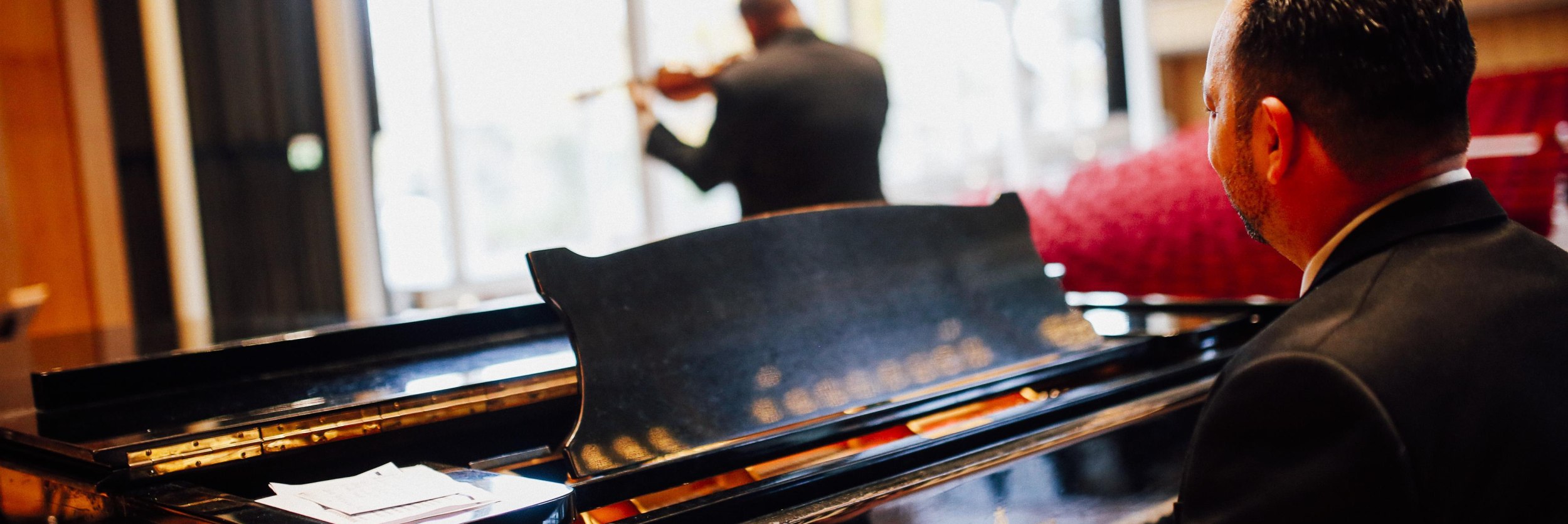 Staatsbad Salzuflen_Orchester_Klavier und Geige, &copy; Staatsbad Salzuflen GmbH / S. Strothb&auml;umer